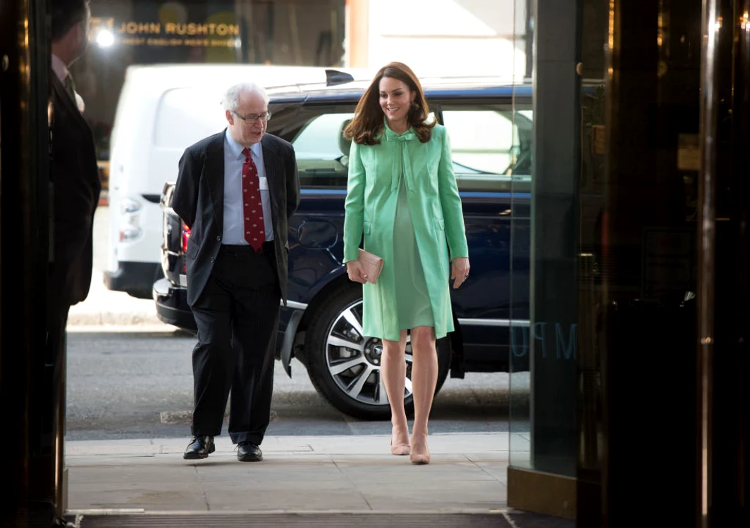 Verdele mentă a fost alegerea lui Kate și când era însărcinată cu prințul Louis  Aici, purtând Jenny Packham, unul dintre designerii ei preferați jpeg