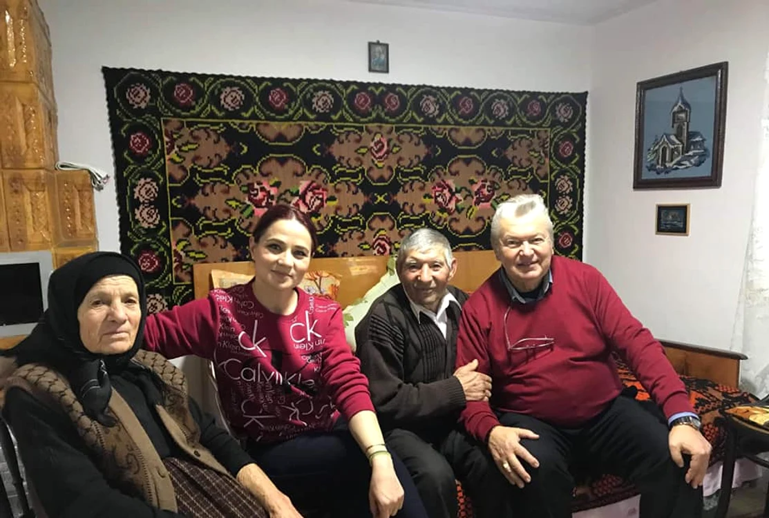 De Sărbători, artistul și iubita lui au petrecut împreună cu părinții adoptivi ai Nicoletei.