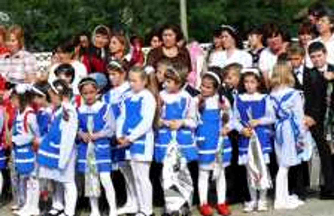 Elevii nu vor fi obligaţi să poarte uniforme