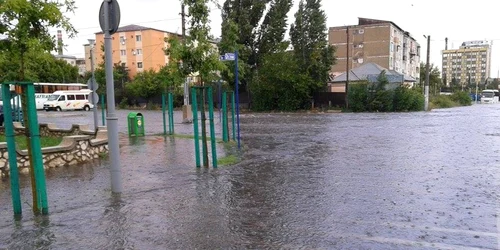 o ploaie a facut prapad la turnu severin FOTO Corina Macavei 