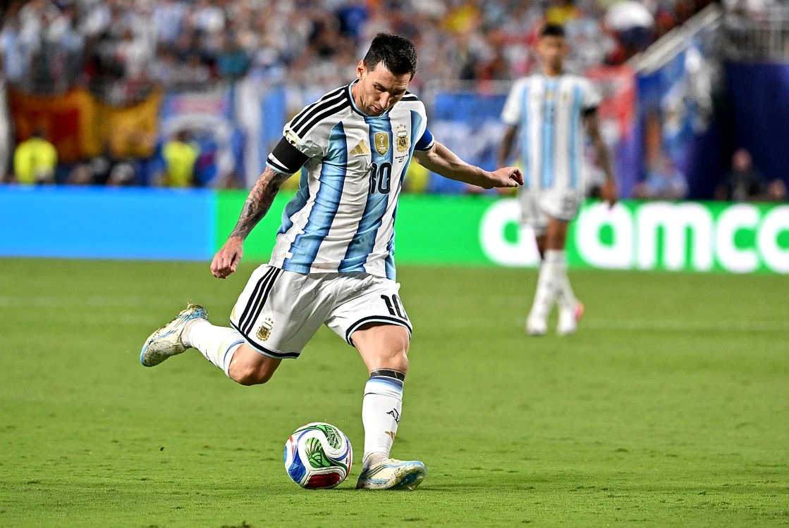 Messi va fi căpitanul Argentinei în această seară (Foto: EPAImages)