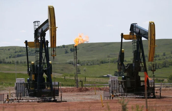 Ţările care au rezerve mari de petrol sunt grav afectate de scăderea preţului barilului FOTO AP