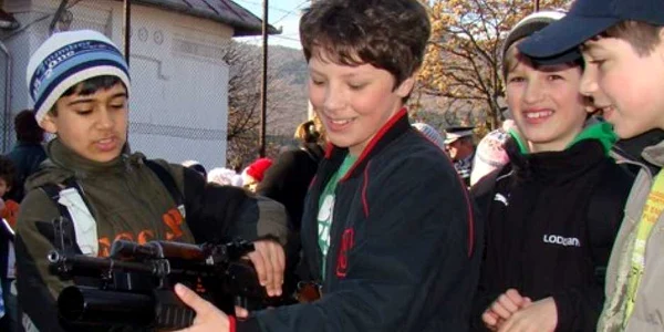 Copiii au analizat armamentul din dotarea Jandarmeriei