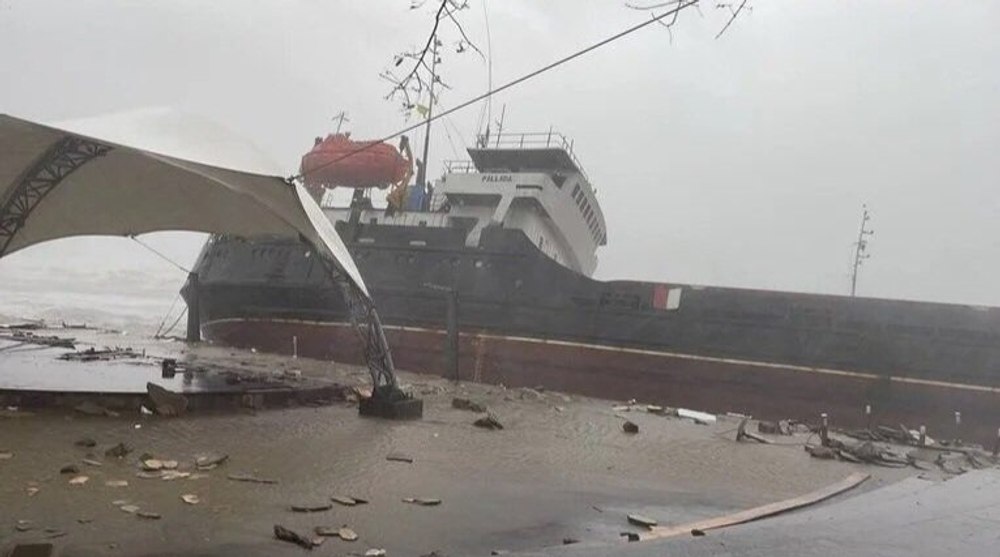 O navă-cargo turcească s-a scufundat în Marea Neagră din cauza furtunii VIDEO