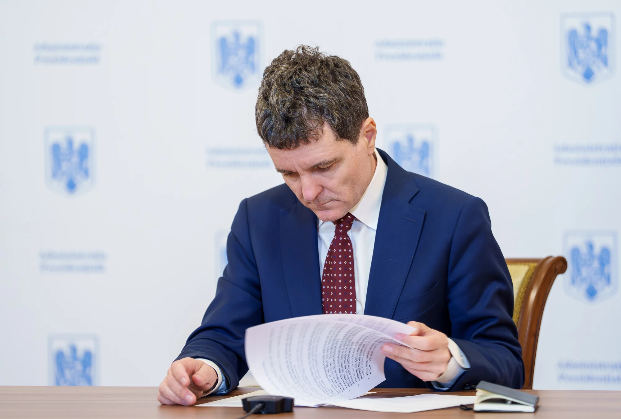 Legea anti-străini, contestată la CCR. Președintele Nicușor Dan a reacționat la scrisoarea primită de la patronii din fotbal