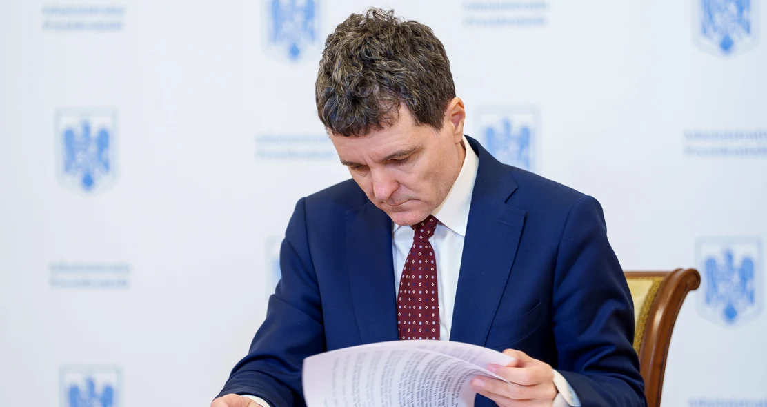 Nicusor Dan a reacționat după citirea legii  FOTO presidency.ro