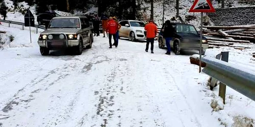 Turişti blocaţi în Munţii Bucegi