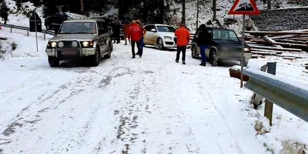 Turişti blocaţi în Munţii Bucegi