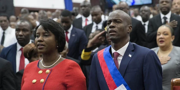 Jovenel Moise si sotia sa la ceremonia de depunere a juramantului FOTO EPA-EFE
