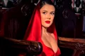 “Rochia pe care am purtat-o la biserică face parte dintr-o colecție nouă de haine și a fost croită perfect pe măsurile mele", ne-a spus Emily Burghelea