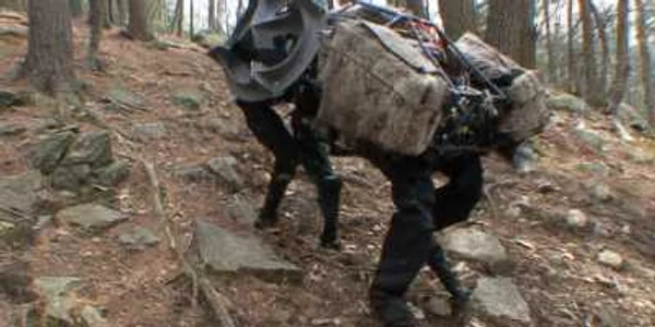 Big Dog poate căra 181 de kilograme de bagaje şi muniţie