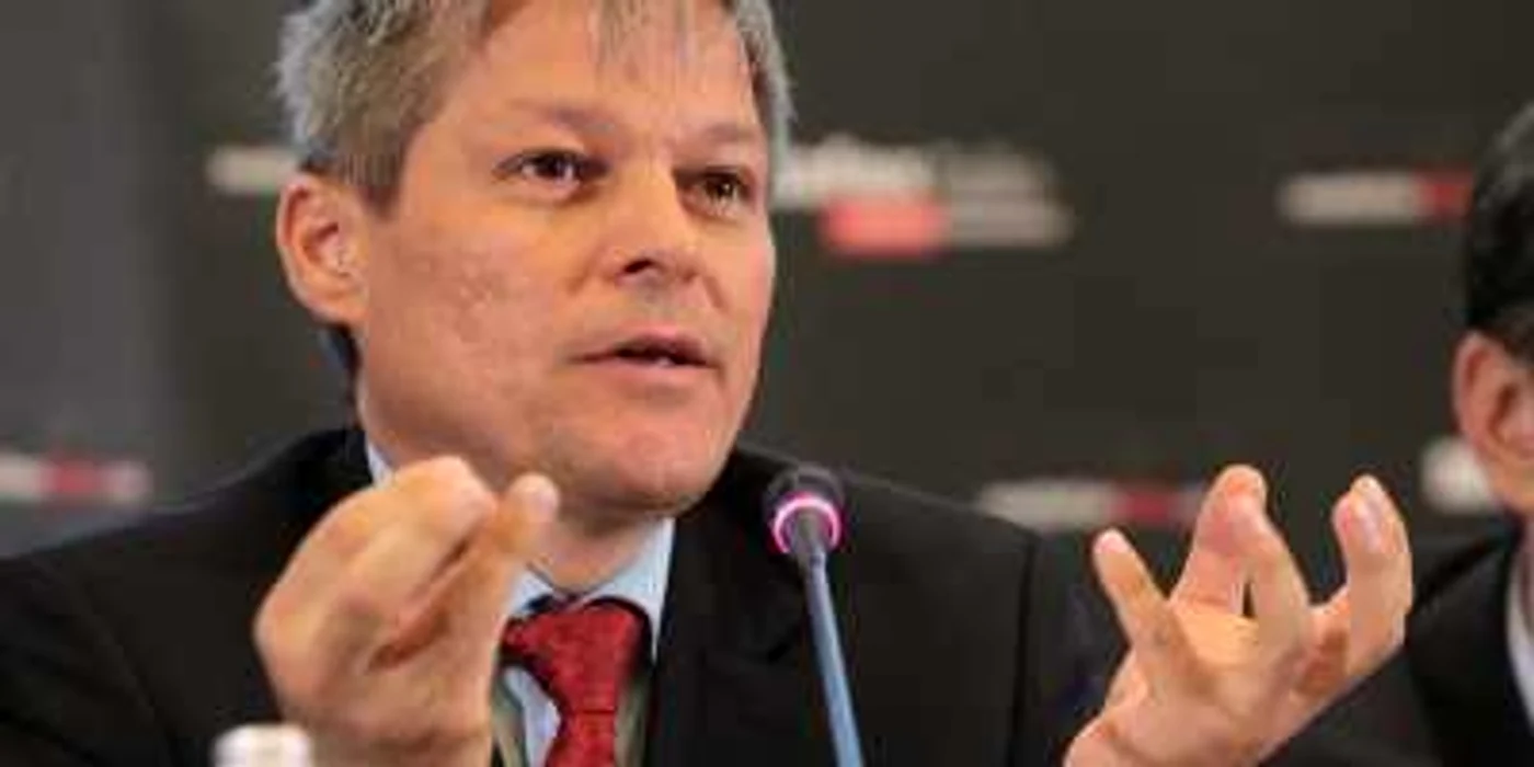 Premierul deemnat Dacian Cioloş a discutat la Palatul Victoriei despre Legea bugetului de stat pe anul 2016, la întâlnire participând premierul interimar, ministrul Finanţelor şi ministrul Fondurilor Europene