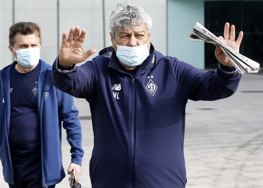 Fanii nu uită că Lucescu a antrenat pe rivala ȘahtiorFoto: EPA-EFE
