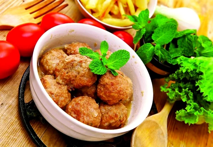 
    Dacă nu ai o garnitură pentru chiftele, noi îți propunem să faci un sos deliciosclickpoftabuna.ro  