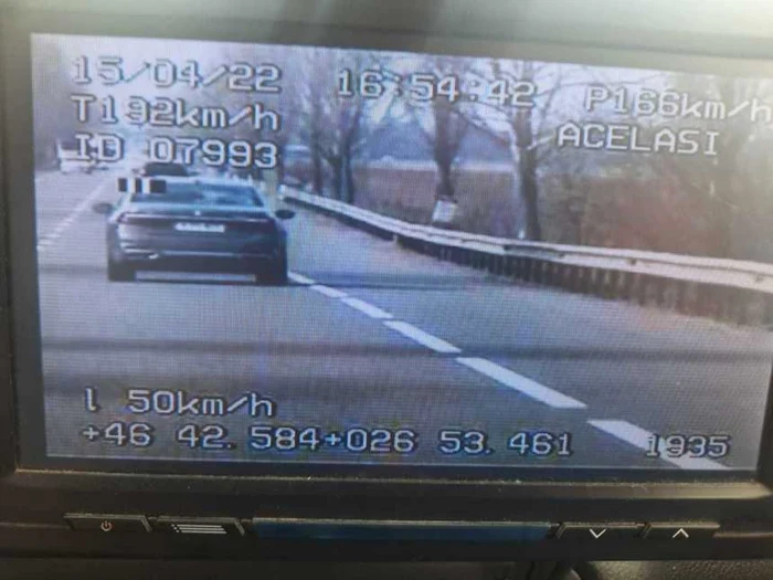 Un şofer din Bacău prins cu viteză mare
