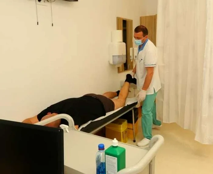 
    Instrumentele folosite  la operaţie par din filmele SF FOTOGRAFII: Adevarul.ro    