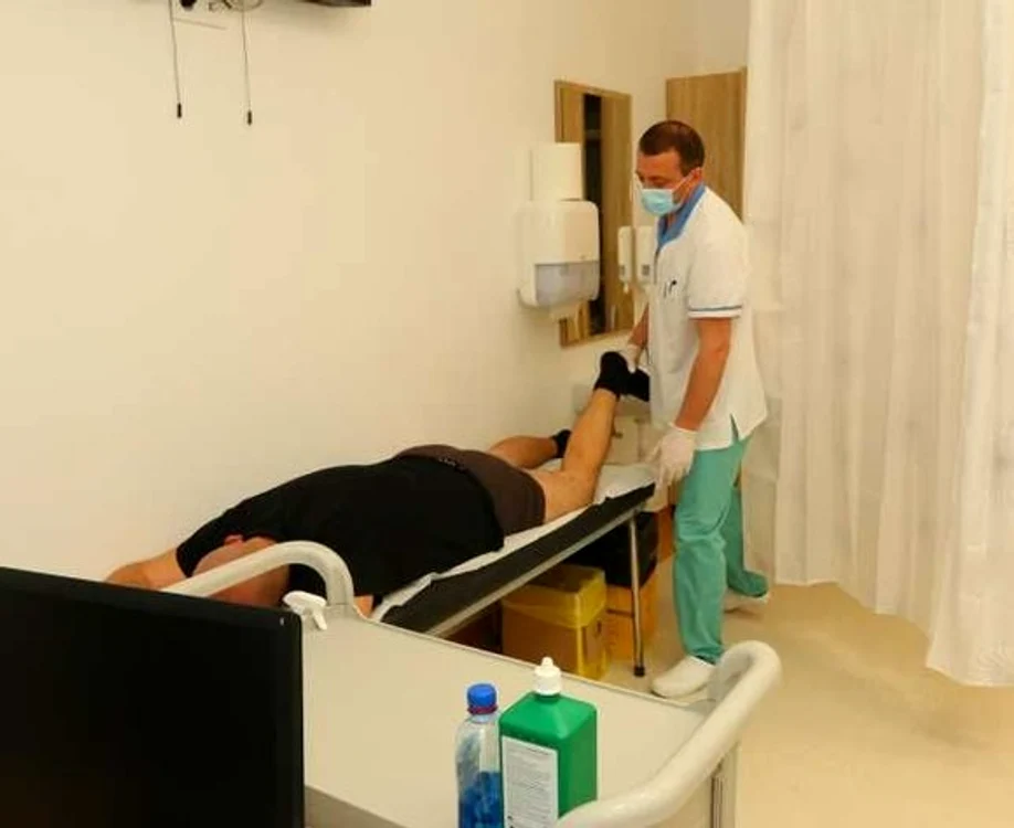 
    Instrumentele folosite  la operaţie par din filmele SF FOTOGRAFII: Adevarul.ro    