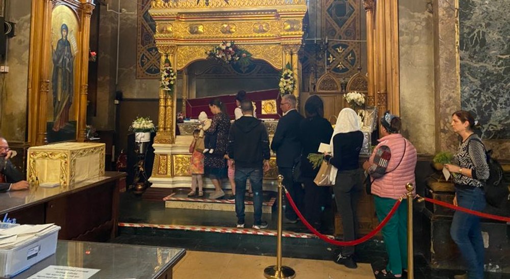Curiozități și credință la racla Sfintei Prascheva. Mii de pelerini sosesc deja la Iași FOTO