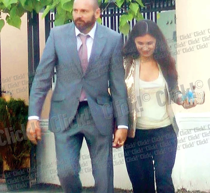 Mai 2012- Acum, fostul portar sperie trecătorii