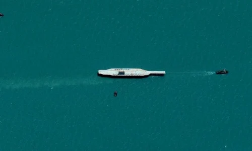 Iranul a trimis o replică de portavion american în strâmtoarea Ormuz pentru a o scufunda jpeg