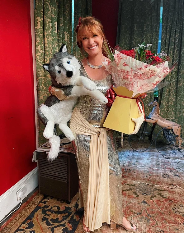Jane Seymour a fost surprinsă de darurile primite la filmărifoto: Instagram