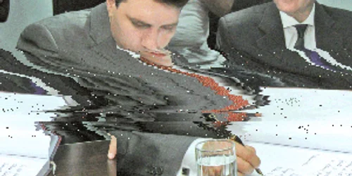 Principele Nicolae semnează în cartea de oaspeţi a Institutului de Boli Cardiovasculare Iaşi