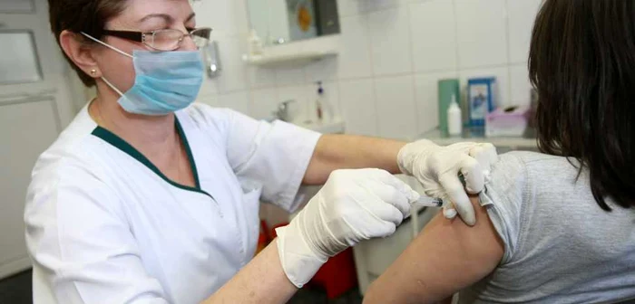 Deocamdată medicii de familie vaccinează doar pacienţii care îşi cumpără vaccinul antigripal