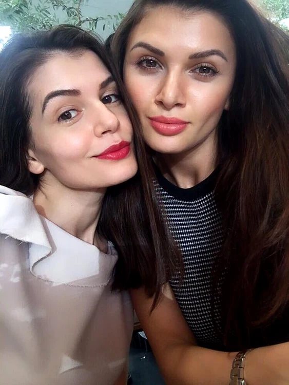 Monica si Ramona Gabor in America (1) jpeg