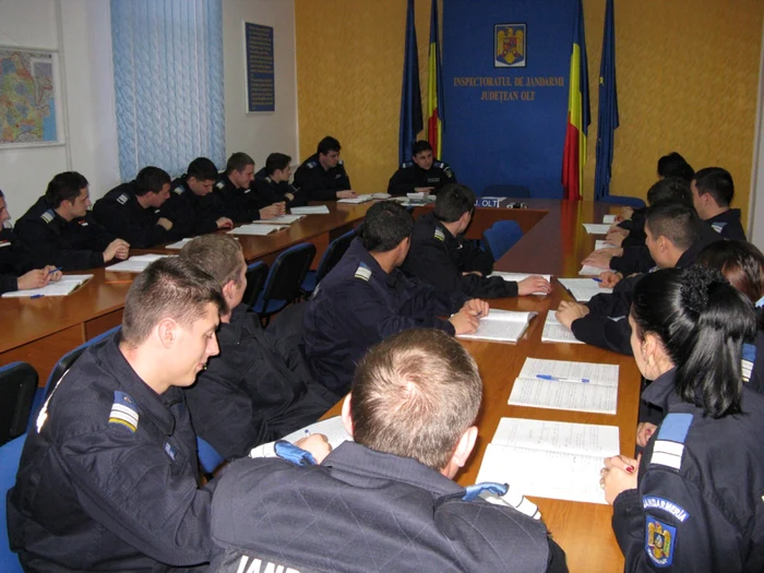 Zeci de studenţi îşi execută anul stagiul obligatoriu în cadrul structurilor Jandarmeriei Olt din judeţ