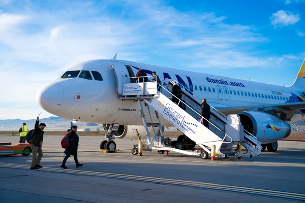 Încă o companie aeriană și-a cerut insolvența. Ce se întâmplă cu biletele de avion și zborurile programate