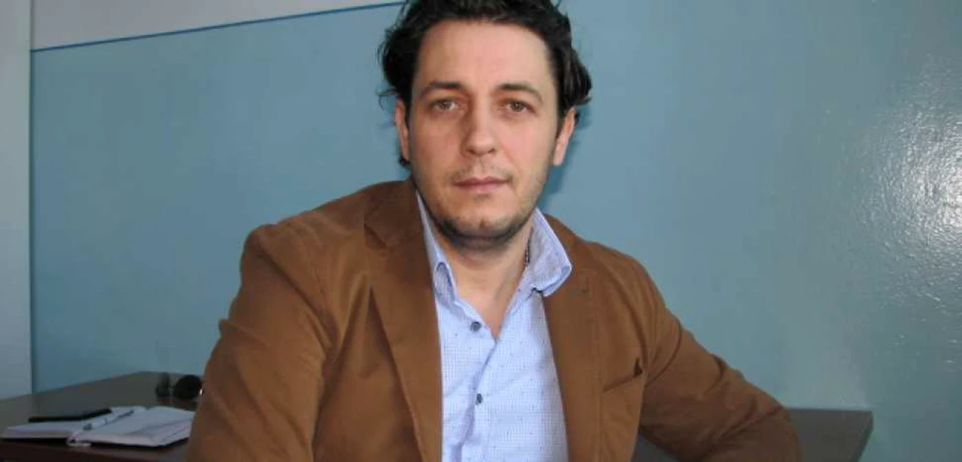 Dr. Florin Moise, medicul de la Spitalul Militar Braşov care realizează operaţii complicate şi biomateriale pentru refacerea articulaţiilor la genunchi şi şold