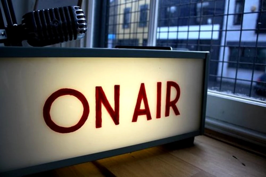 Peste 11 milioane de oameni ascultă zilnic un post de radio, în România