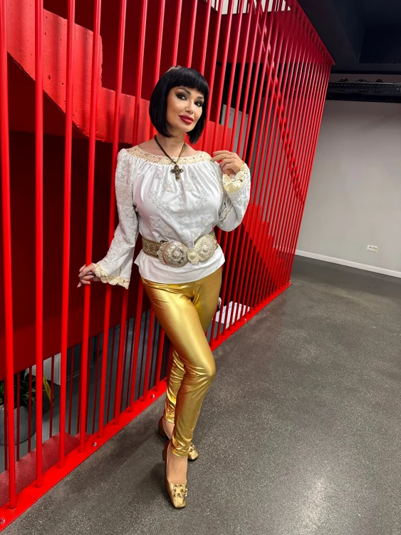 Ozana în auriu 1 jpg