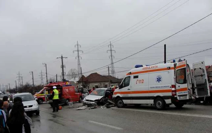 Accident cu cinci victime la ieşirea din Ramnicu Valcea