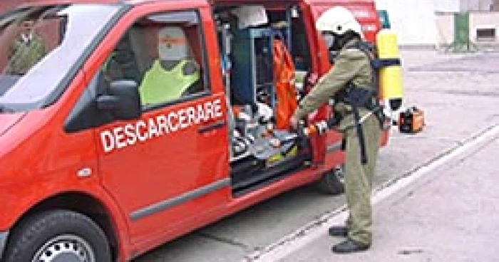 Descarcerarea a intervenit azi la două accidente grave