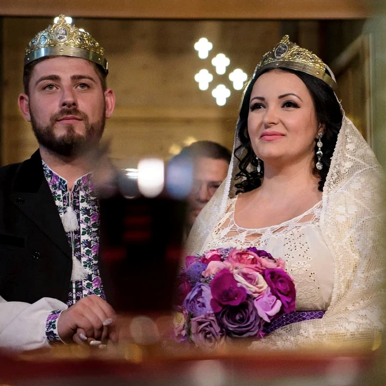 
    Silvana Rîciu a făcut nuntă la Mănăstirea DerventFoto: arhivă personală  