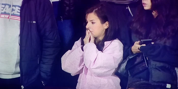 Evenimentele din timpul meciului CFR - Slavia au fost privite cu îngrijorare din tribune. Captură TV