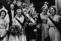 Regele Mihai și Regina Ana, în ziua căsătoriei lor din Atena, 10 iunie 1948, alături de Regina mamă Elena, ultima din rândul de jos, în dreapta jpeg