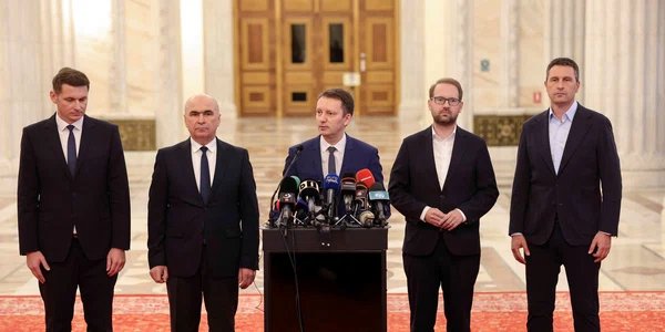 Declaratii sustinute de premierul desemnat pentru formarea guvernului si reprezentantii PNL, USR, UDMR si ai minoritatilor din Parlamentul Romaniei, in Bucuresti 18 septembrie 2026.
