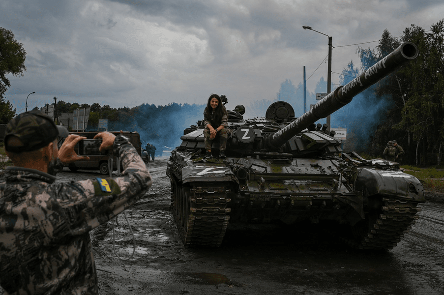Ucraina ia Rusia peste picior și promite să returneze miile de tone de muniție lăsate cadou de trupele care au fugit 