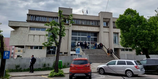 judecatoria pitesti foto denis grigorescu jpg