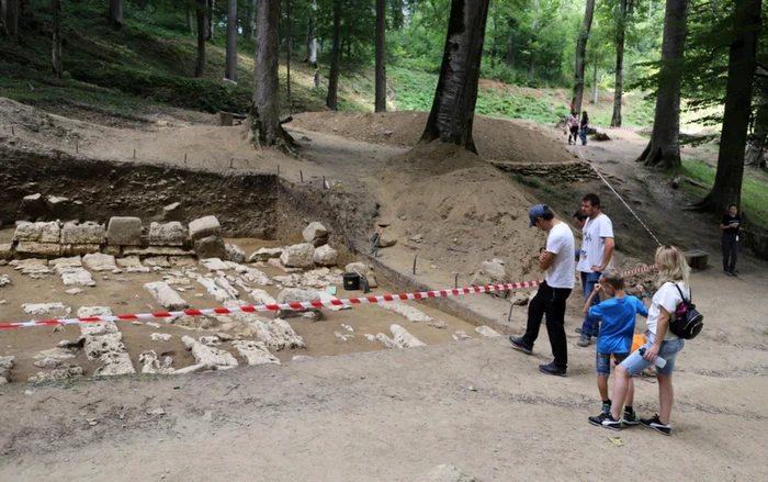 Porțiune din drumul antic de la Sarmizegetusa Regia. Foto: Daniel Guță