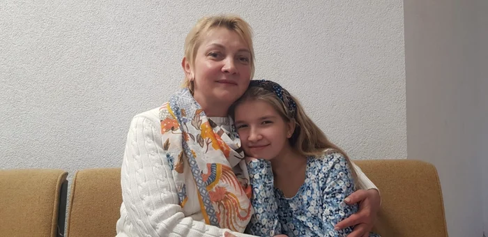 Svetlana şi nepoata ei au fugit de război şi au găsit linişte în judeţul Timiş, la Surduc FOTO Daniel Dancea