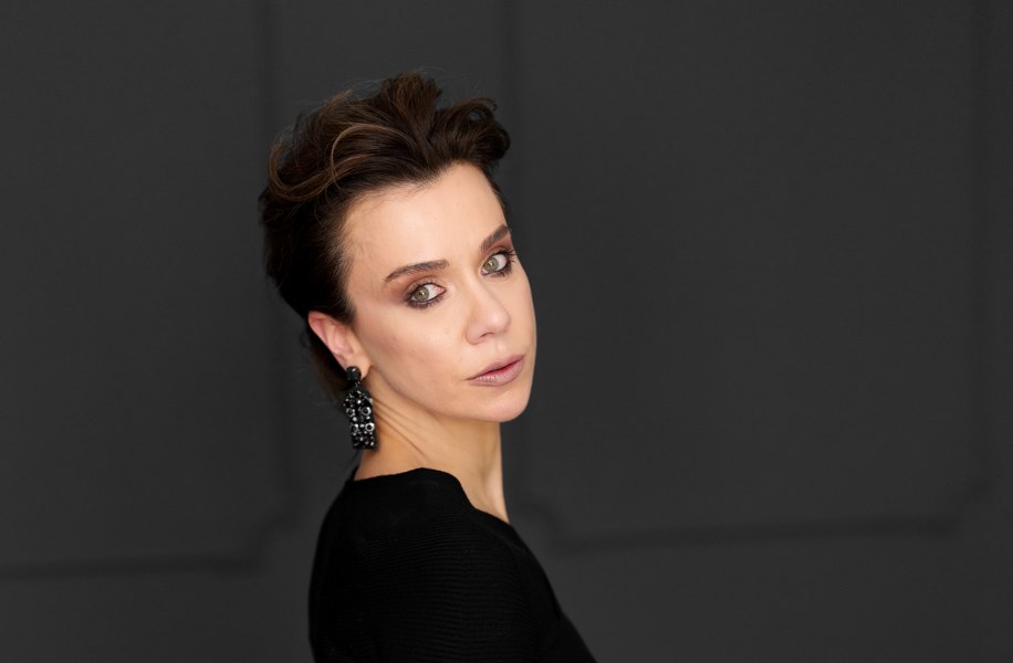 INTERVIU | Andreea Vasile: „Am construit împreună cu regizorul o poveste în spatele personajului din «Spy/Master»“