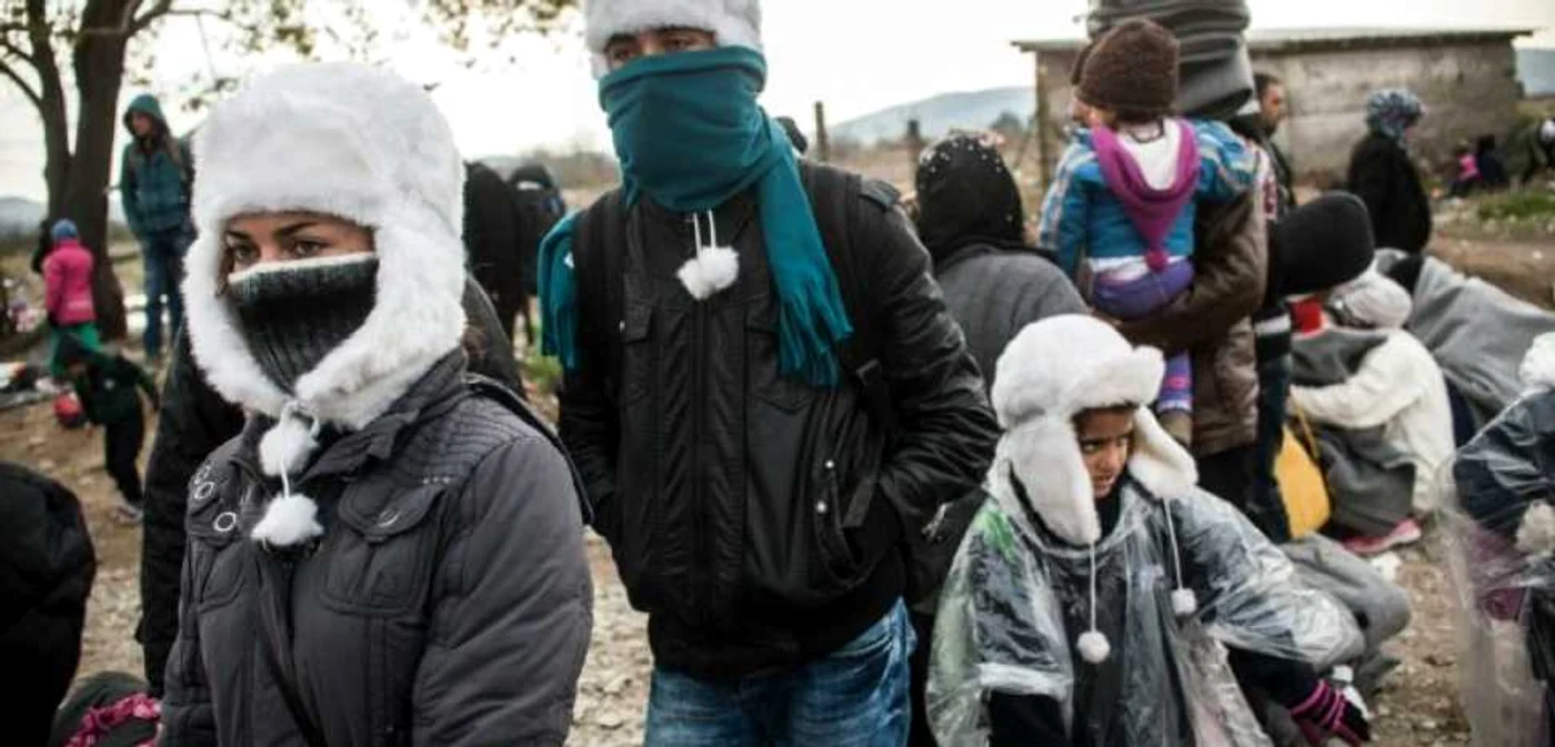 Imigranţi la graniţa dintre Grecia şi Macedonia Foto: AFP