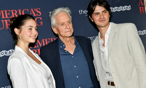 Michael Douglas cu Dylan și Carys, Profimedia (2) jpg