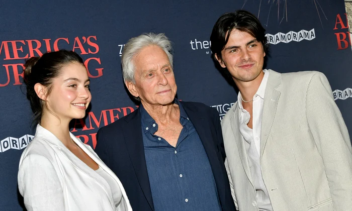 Michael Douglas cu Dylan și Carys, Profimedia (2) jpg