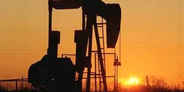 Preţul petrolului a scăzut sub 65 de dolari/baril