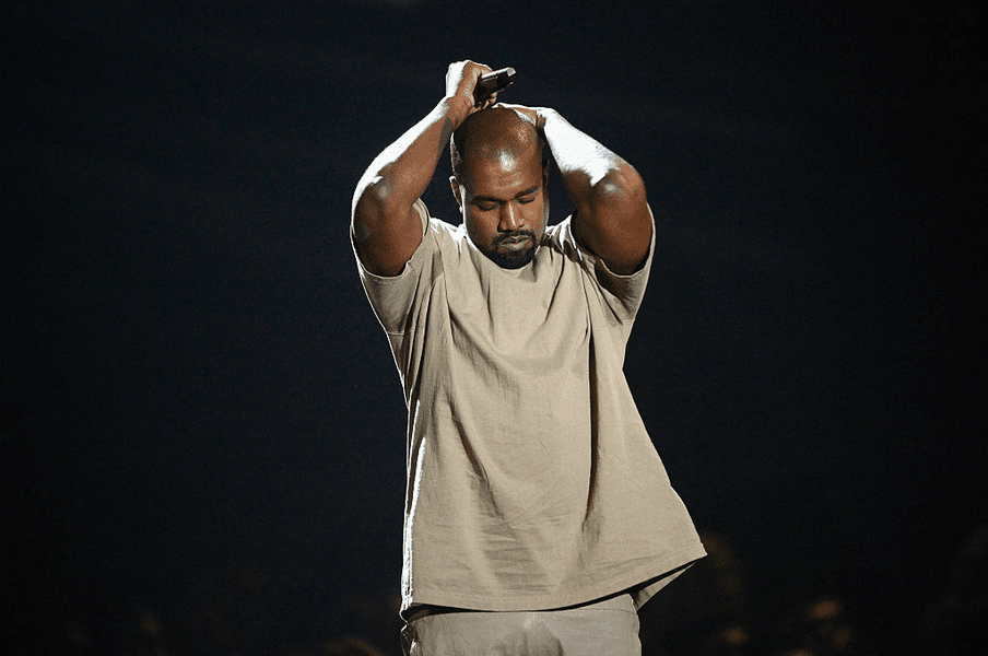 Kanye West îşi mărturiseşte admiraţia pentru Hitler şi pune pe fugă reţeaua socială Parler