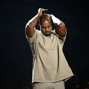 Kanye West Foto  Getty Images 486015706 jpg